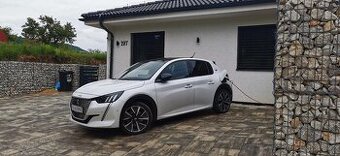 ELEKTROMOBIL PEUGEOT E208 plná výbava