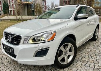 VOLVO XC60 2.4D5 R-DESIGN 151KW 4x4 AUT-NAVI-KUŽE-TAŽNÉ-XENO