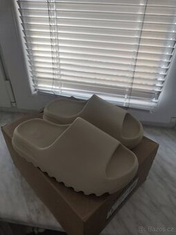 Yeezy slide - 1