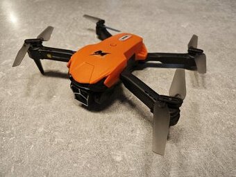 Dron s kamerou