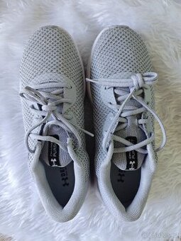 BOTY EU 41, Under Armour  Charged Pursuit 3 3024878-104