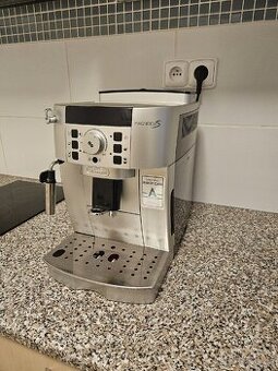 Kávovar Delonghi Magnifica S