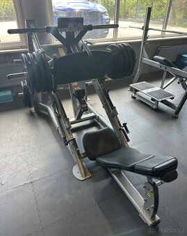 Life Fitness stroje