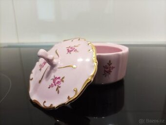 Růžový porcelán