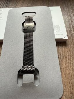 Apple Watch 49/46/45/44mm milánský tah z černého titanu M