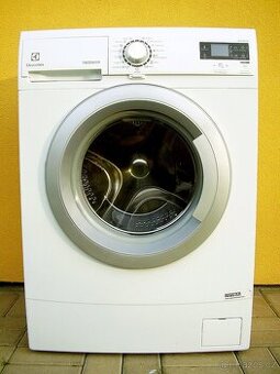 Úzká pračka ELECTROLUX