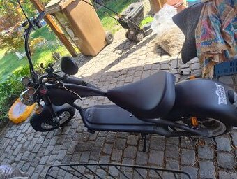 Prodám novější elektro motorku. Nejetou nevyužitá. - 1