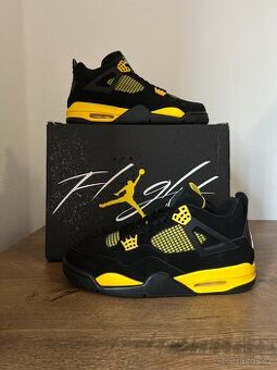 Air Jordan 4 Retro "Thunder"
