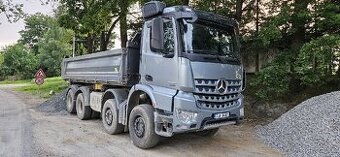 Mercedes Benz Arocs 8x4 třístranný sklápěč