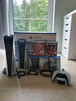 PS5 s mechanikou + 1 ovladač + 5 her