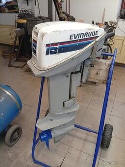Prodám 2 lodní motory Evinrude 15 HP