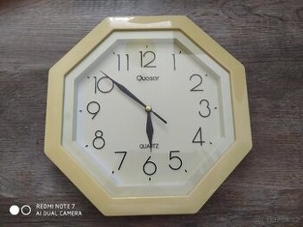 nástěnné hodiny