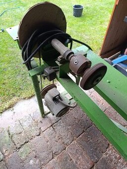 Soustruh na dřevo a bruska