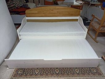 Prodám hezkou postel s výsuvným lůžkem za masivu 90 x 200 cm