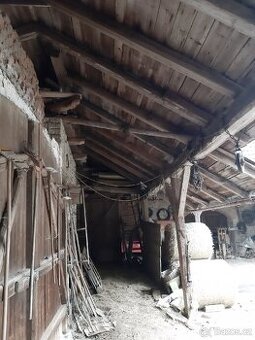 Staré trámy a prkna