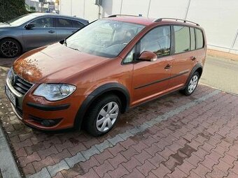 Touran Cross 2.0TDi - velice hezký stav