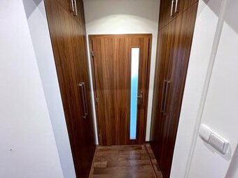 Dveře včetně zárubní, kování, pantů / NOVÉ