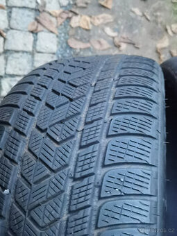 zimní 275 45 21 Pirelli