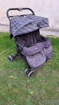 Golfovy kocarek pro dvojcata