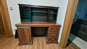 Pracovní stůl s úložnou nadstavbou .