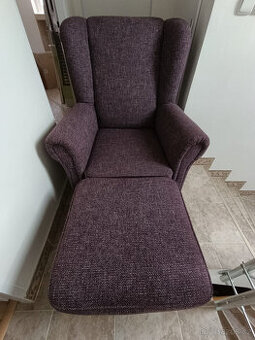 Křeslo ušák s taburetem