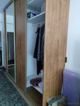 Nabízím vestavěnou skříň - 1