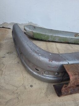 Kulatý nárazník Škoda 1203 první typ