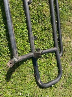 Prodám přední nárazník na Suzuki samurai