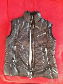 Černá nenošená Fishbone vesta, vel. L, za 150 Kč