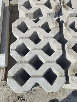 Zatravňovací dlažba