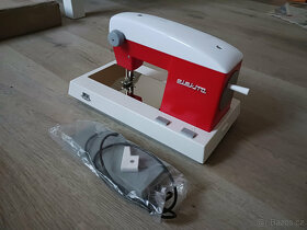 Retro dětský šicí stroj