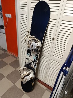 Prodám lyžařské boty, lyže, snowboard, Brusle.