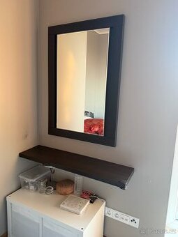 Prodám nástěnné police a zrcadlo