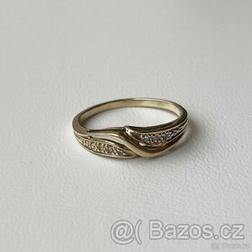Zlatý prsten s brilianty (1)