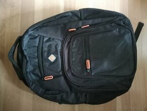 Krásný černý batoh