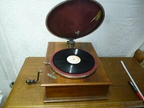 Diffusor Stoletý gramofon s troubou na kliku