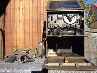 Vojenská radiostanice A7B Historická technika