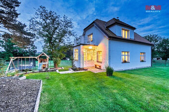 Prodej rodinného domu, 250 m², Bukovany