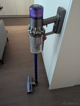 Tyčový vysavač Dyson V11