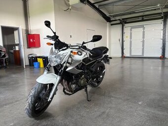 Yamaha XJ6