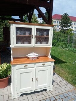 Dobraalmara - kredenc po renovaci s dopravou.