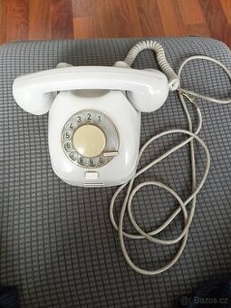 Retro telefon Tesla stropkov
