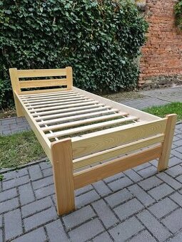 🛏️ Postel z masivu 90x200 cm s roštem – ihned k odběru