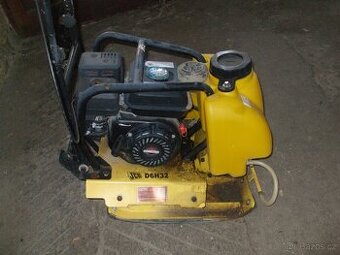 hutnící pěch žehlička jcb