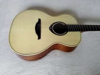 Predam gitaru LAG Tramontane T88A.