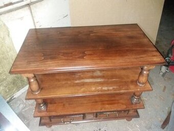 Rustikální dubový stolek