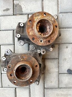 BMW 5 E60E61 těhlice náboj kola