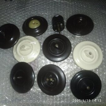 Prodám vypínače otočné a zásuvky bakelitové