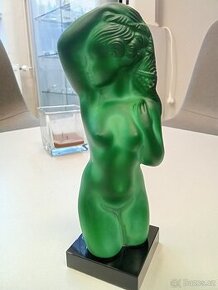 skleněná soška dívky malachitove sklo