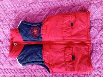 Vesta zateplená červená vel. cca 4-6 let